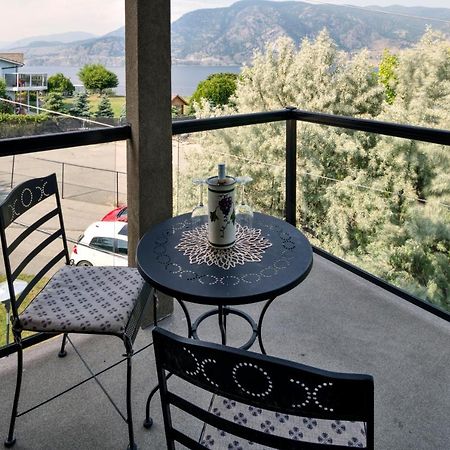 Above The Beach Guest Suites Пентиктън Екстериор снимка